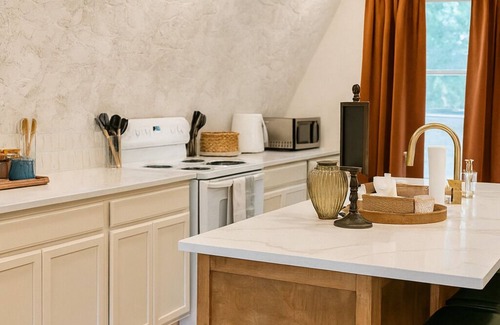 Rogers Cabina | Cozy A-Frame Retreat by Beaver Lake, Minutes from Downtown Rogers