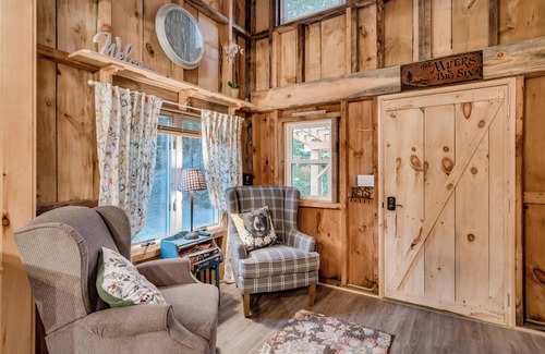 Brantingham Cabina | Cozy Adirondack Cottage for Two
