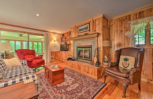 Schroon Lake Casa | Cozy ADK Cabin with Porch Walk to Schroon Lake!