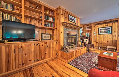 Schroon Lake Casa | Cozy ADK Cabin with Porch Walk to Schroon Lake!