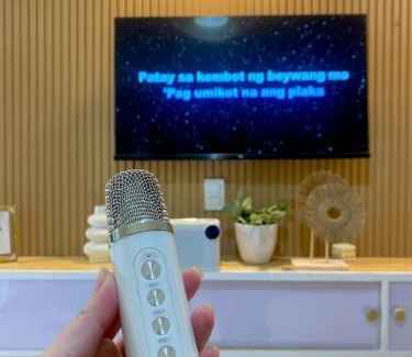 Barangay 76 Apartamento | Cozy & Aesthetic walking distance to MOA,near NAIA AIRPORT with NETFLIX,MINIVIDEOKE,BOARDGAMES-DUXE4