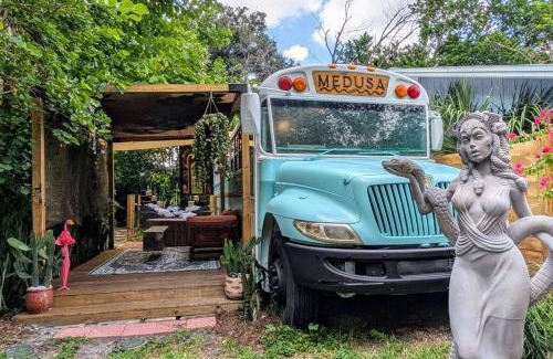 Tampa Casa | Cozy AF Medusa the Bus-Lux