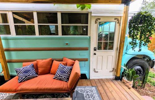 Tampa Casa | Cozy AF Medusa the Bus-Lux