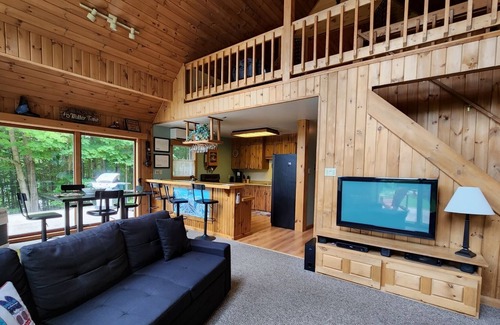Whippleville Cabina | Cozy AFrame Cabin w/ Hot Tub overlooking Titus Mtn