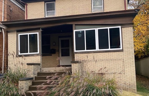 Pittsburgh Casa | Cozy all brick home for your peace of mind🌟⭐️🌟 Queen Beds★Free Parking★Fireplace