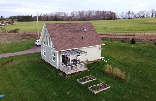 Queens County Casa | Cozy All Season Country Cottage- 15 min to Charlottetown