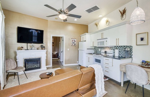 Alpine Cabaña | Cozy Alpine Cottage Near Casinos & Trails!