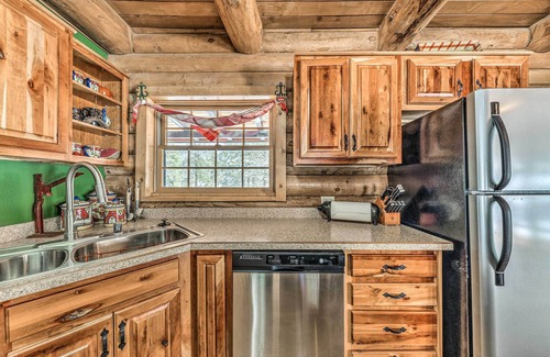 Alto Cabina | Cozy Alto Cabin on 2 Acres: Near Fishing & Skiing!