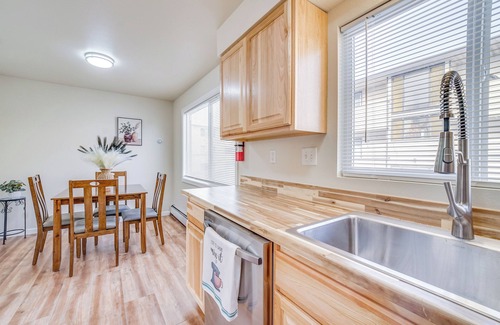 Midtown Anchorage Apartamento | Cozy Anchorage Apartment w/ Mountain Views