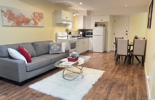 Upper Ten Oaks Casa | Cozy and bright 2-bedroom home with comfort stay