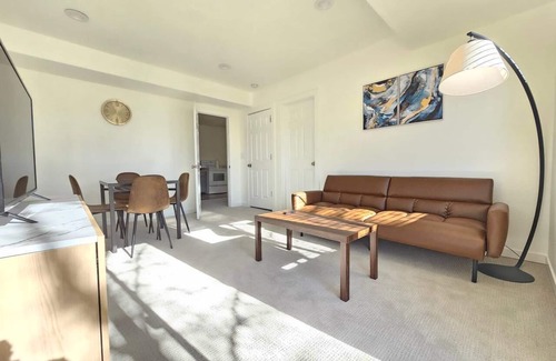 High Point Casa | Cozy and Bright 2-Bedroom Haven