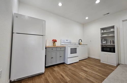 High Point Casa | Cozy and Bright 2-Bedroom Haven