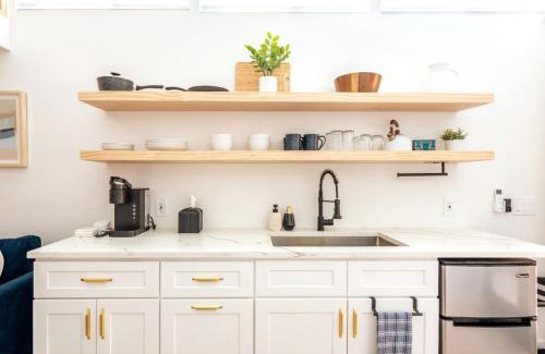 Blackshear-Prospect Hill Apartamento | Cozy and Bright Mid-Century Gem in Eastside Action