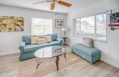 Central Naples Apartamento | Cozy and Bright Naples Abode with Community Amenities!