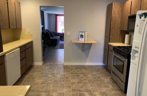 Eastern Oregon Casa | Cozy and Centrally Located. Spacious home with fenced backyard and 5 beds.