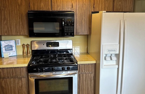 Eastern Oregon Casa | Cozy and Centrally Located. Spacious home with fenced backyard and 5 beds.