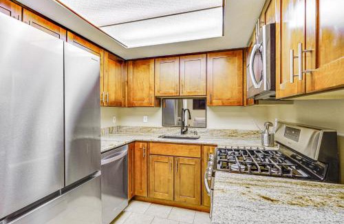 East Central Apartamento | Cozy and Centrally Located SLC Condo with Balcony!