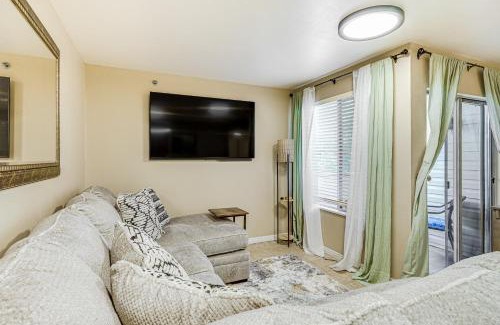 East Central Apartamento | Cozy and Centrally Located SLC Condo with Balcony!