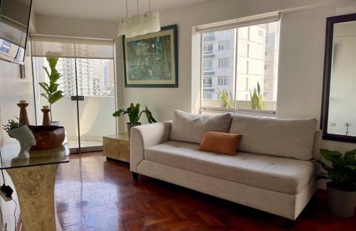 San Antonio Apartamento | Cozy and Centric Flat with Great View and Parking