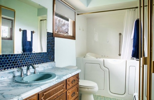 Sheboygan Casa | Cozy and charming country estate less than 5 minutes from Whistling Straits!
