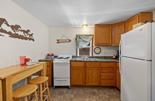 Rapid City Cabina | Cozy and Clean Cabin Thirty Minutes from Mt Rushmore - In Rapid City On Canyon Lake Thirty Minutes from Mt Rushmore