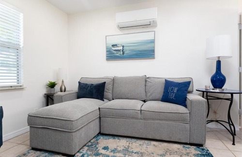 Jacksonville Beach Apartamento | Cozy and Comfortable One Bedroom Efficiency! 5 Blocks to the Beach!