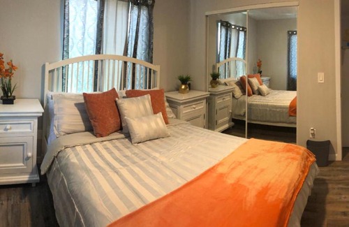 Downtown Los Angeles Casa | Cozy and Comfy Rooms Near SOFI Stadium, DTLA, USC, LAX, HOLLYWOOD, BEACHES Shared Home