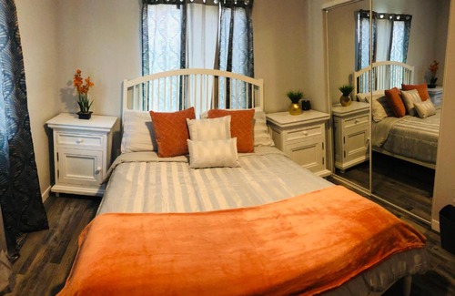 Downtown Los Angeles Casa | Cozy and Comfy Rooms Near SOFI Stadium, DTLA, USC, LAX, HOLLYWOOD, BEACHES Shared Home