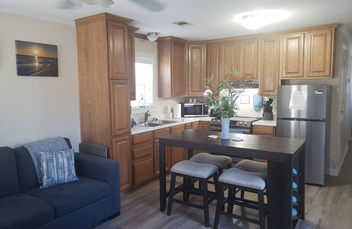 Pensacola Casa | COZY AND COUNTRY CLOSE TO BLUE ANGELS, BEACHES, SHOPS, AND DOWNTOWN PENSACOLA.