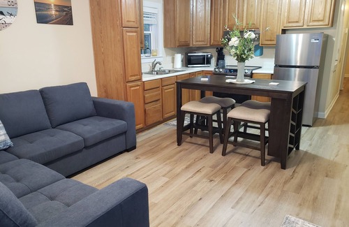 Pensacola Casa | COZY AND COUNTRY CLOSE TO BLUE ANGELS, BEACHES, SHOPS, AND DOWNTOWN PENSACOLA.