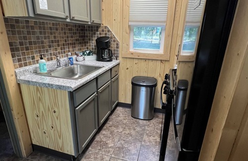 Lake Shore Hotel | Cozy and Efficient Studio Located on Gull Lake Trail!