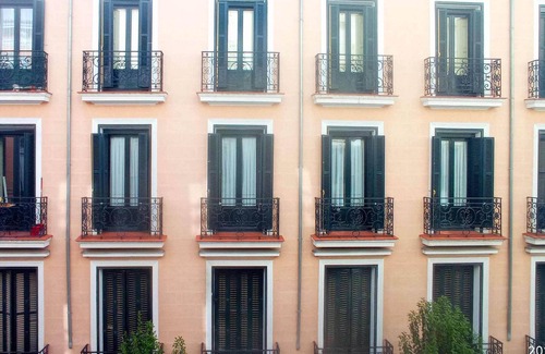 Palacio Apartamento | Cozy and Elegant Blue Room with 2 balconies in Opera