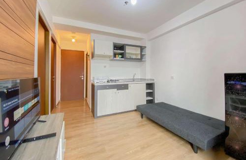 Kayu Putih Apartamento | Cozy and Enjoy Living 2BR Tifolia Apartment By Travelio