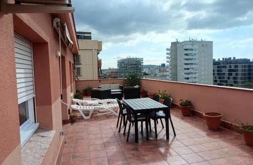 L'Hospitalet de Llobregat Apartamento | Cozy and sunny penthouse Fira BCN