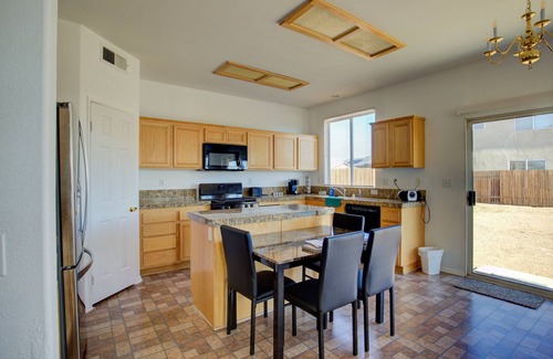 Victorville Casa | Cozy and Family Friendly Spacious 5 Bedroom Home