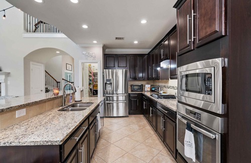 Pflugerville Casa | Cozy and Fun Luxury Family Home - 5 mins to City or Countryside
