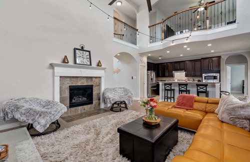 Pflugerville Casa | Cozy and Fun Luxury Family Home - 5 mins to City or Countryside