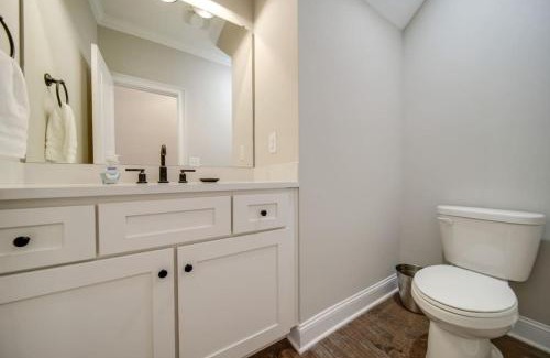 Belmont Casa | Cozy and Immaculate 4BR Modern Farmhouse Retreat