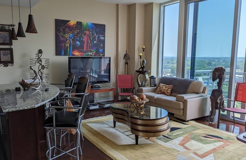 Downtown Greensboro Condominio | Cozy and luxurious condo centrally located in downtown Greensboro. Pet friendly!