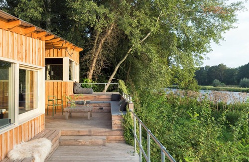 Dalfsen Chalet De Esquí | Cozy and luxurious nature cottage overlooking the river Vecht