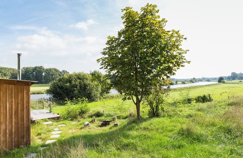 Dalfsen Chalet De Esquí | Cozy and luxurious nature cottage overlooking the river Vecht