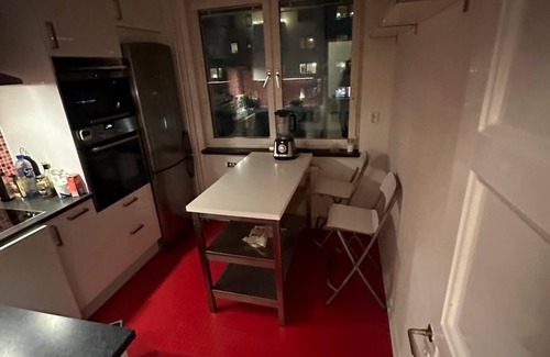 Centrum Apartamento | Cozy and modern central apartment with 2 balconies, full kitchen och bathroom.