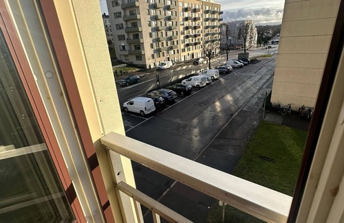 Centrum Apartamento | Cozy and modern central apartment with 2 balconies, full kitchen och bathroom.