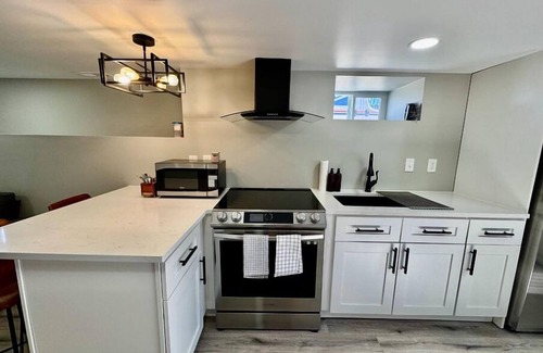 Athmar Park Apartamento | Cozy and modern 1-bedroom apartment in central Denver location with WiFi, AC