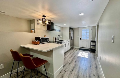 Athmar Park Apartamento | Cozy and modern 1-bedroom apartment in central Denver location with WiFi, AC