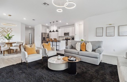 Converse Casa | Cozy and Modern, 3 bedroom, 2 bathroom Home in Converse, TX/Near San Antonio.
