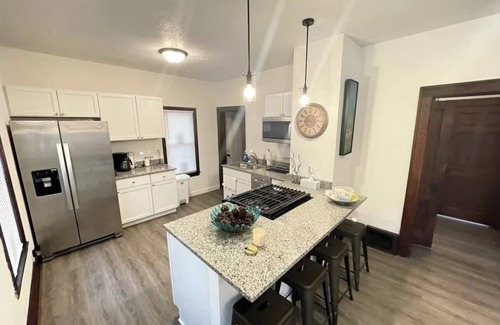 Minneapolis Casa | Cozy and Modern 4 bedroom 1 Bathroom McKinley Home