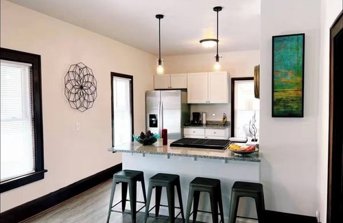 Minneapolis Casa | Cozy and Modern 4 bedroom 1 Bathroom McKinley Home