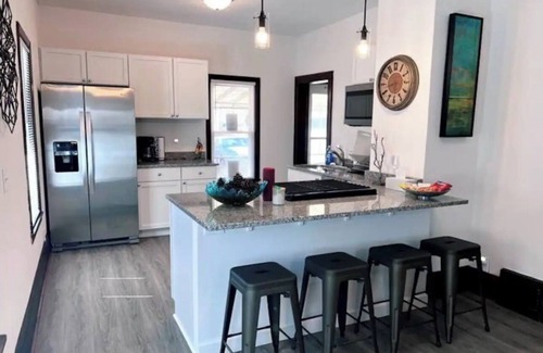 Minneapolis Casa | Cozy and Modern 4 bedroom 1 Bathroom McKinley Home