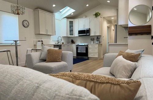 Martinez Cabaña | Cozy and Modern ADU cottage in Martinez